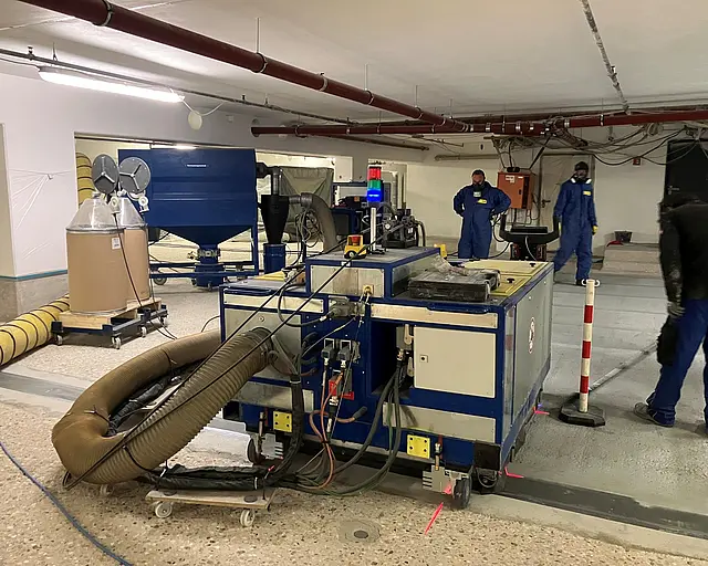 Maschine in Tiefgarage.
