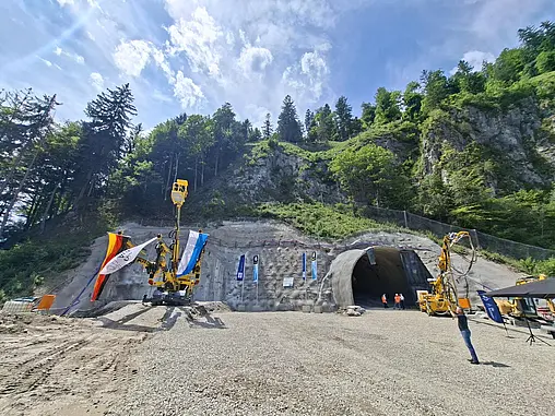 Start des Baus für zwei Tunnelröhren.