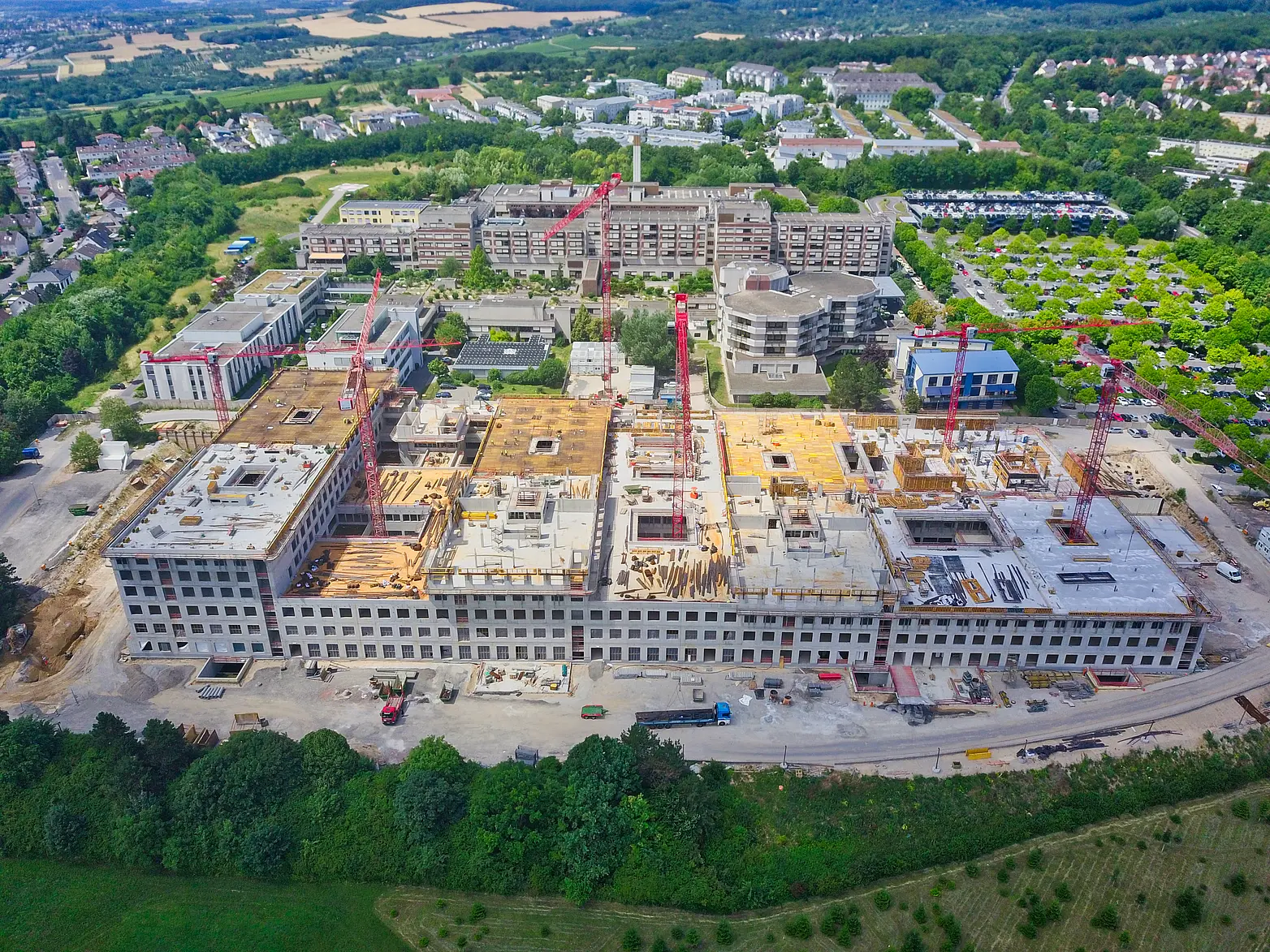 Der Neubau eines Klinikums aus der Vogelperspektive.