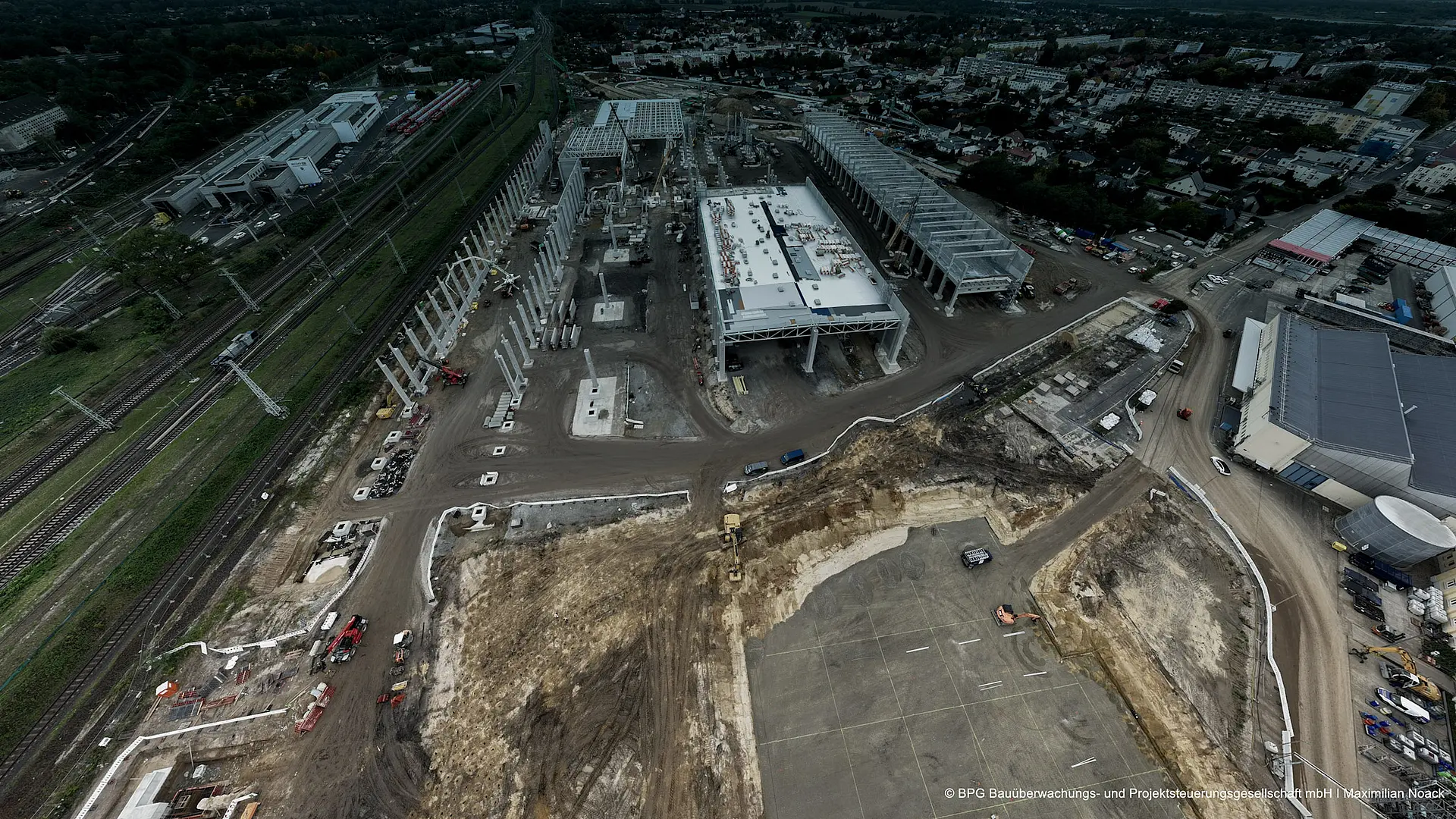 Bau der Halle von oben.