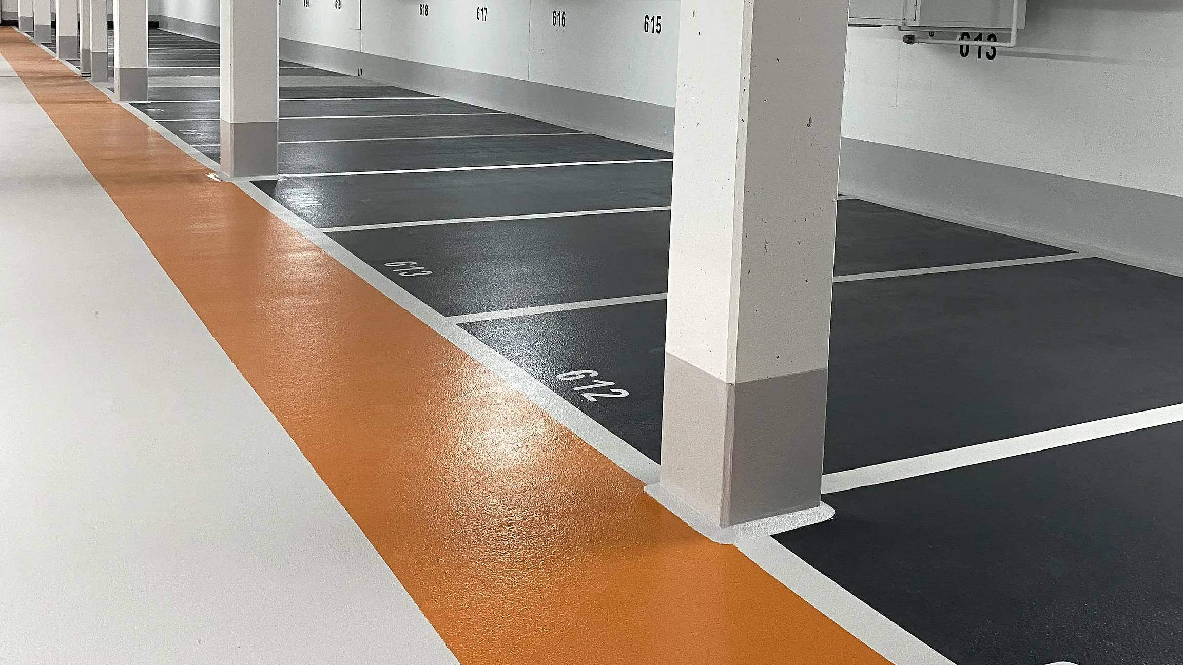 Eine sanierte Tiefgarage.