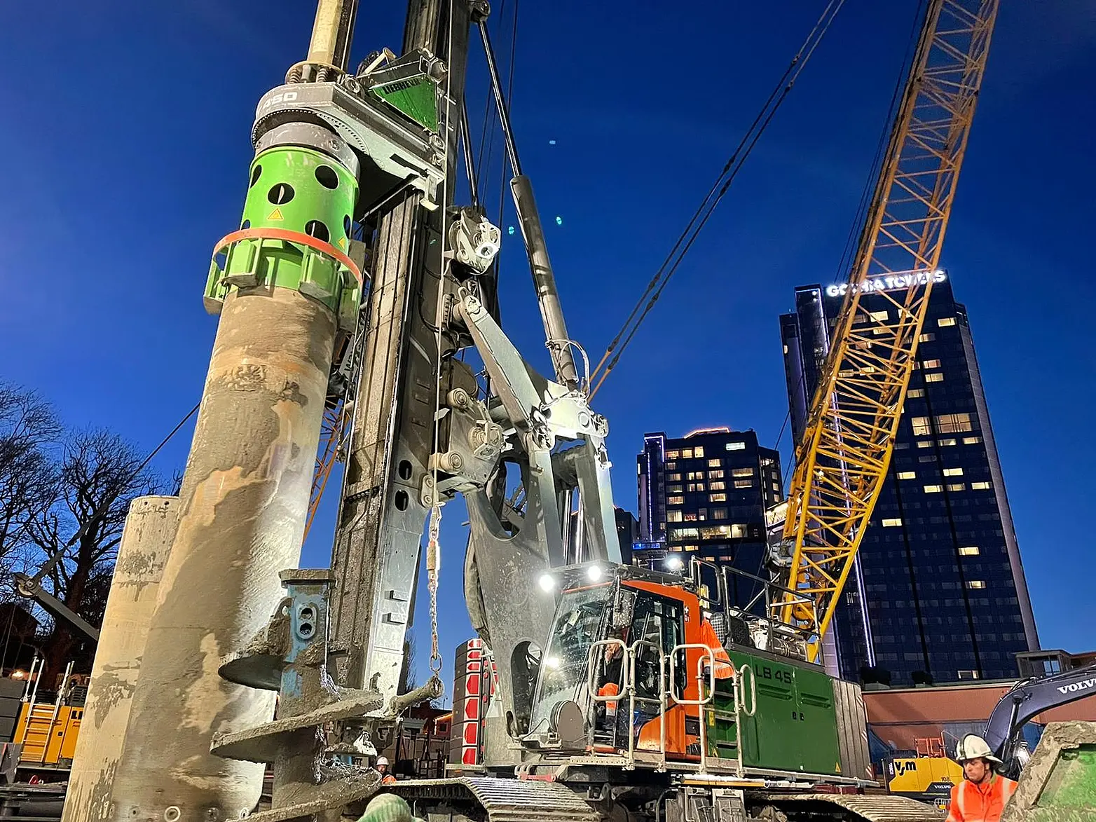 Baustelle bei Nacht. 