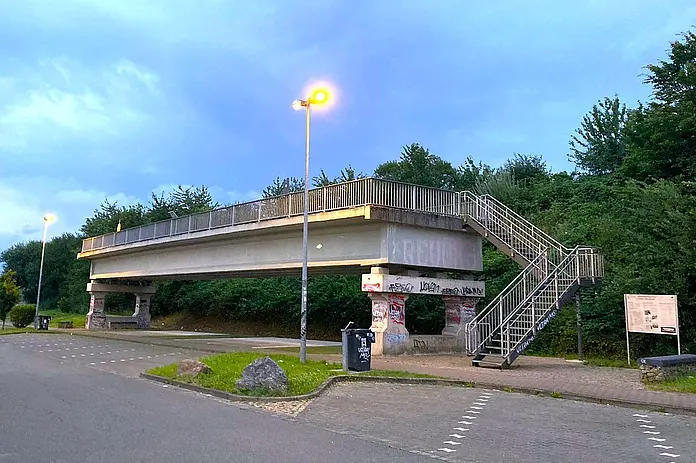 Brücke auf einem Rastplatz.
