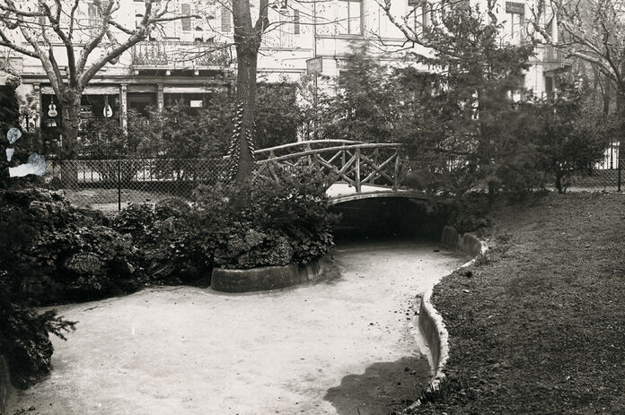 Deutschlands erste Stahlbetonbrücke: Eine Fußgängerbrücke in einem Park in Neustadt/Hardt.