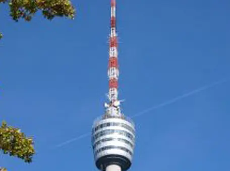 Spitze eines Fernsehturms.