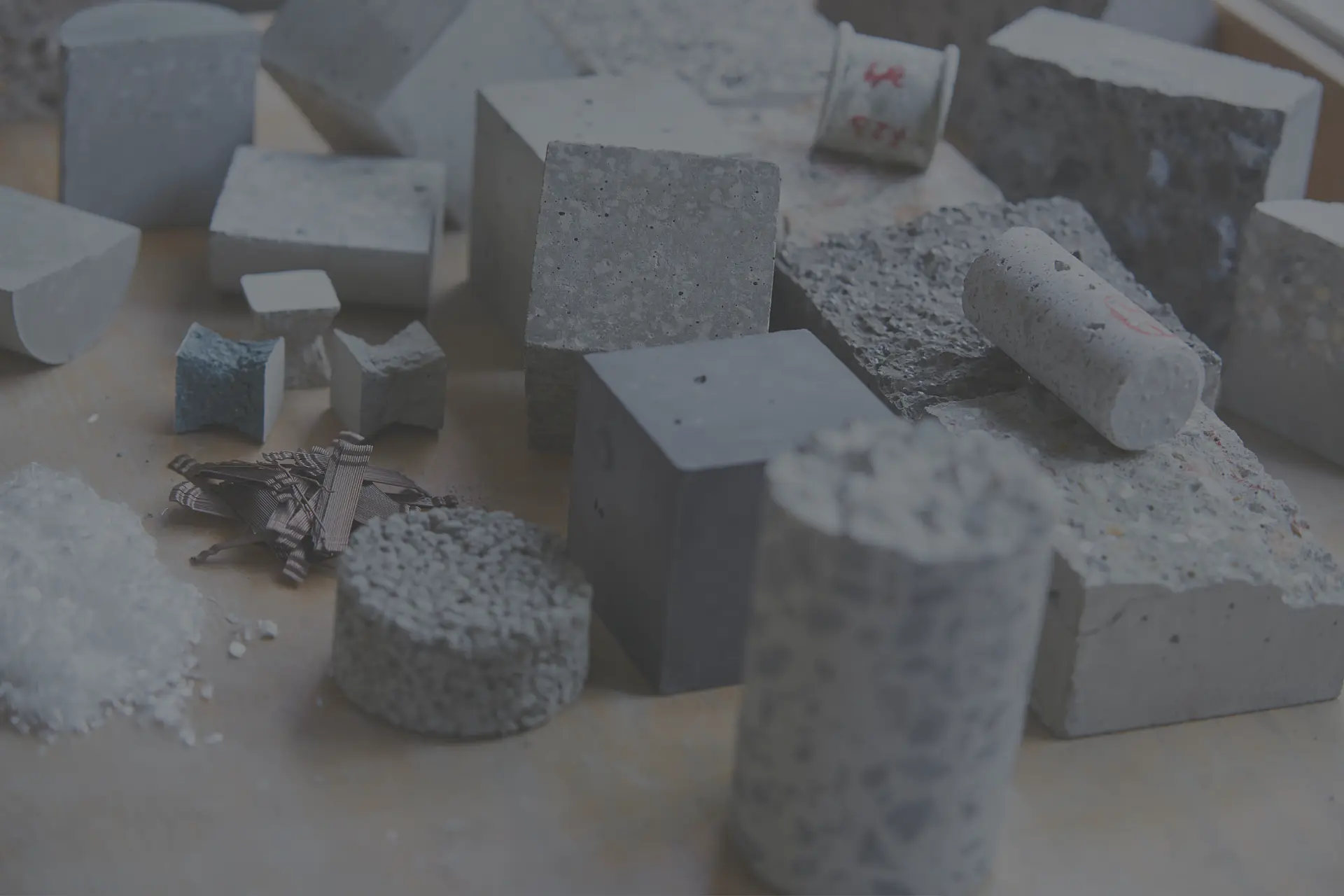 Verschiedene Formen aus Beton.