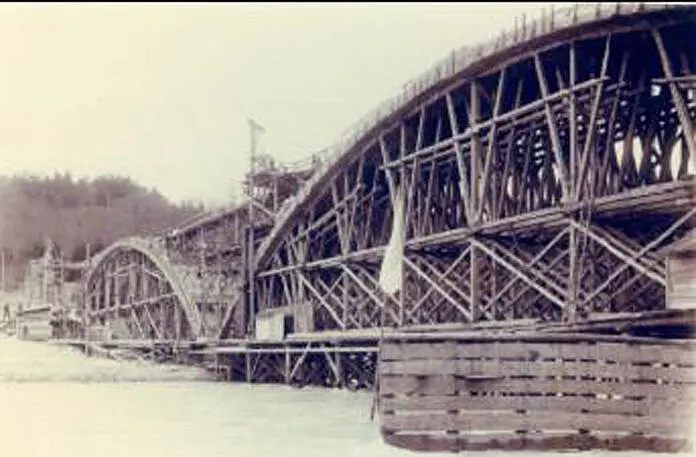Bogenbrücke
