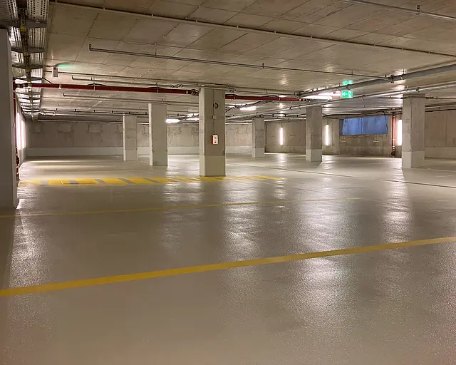 Eine sanierte Tiefgarage.