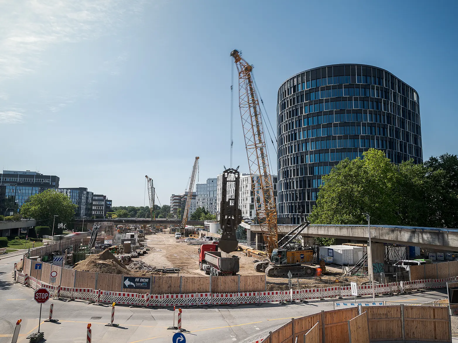 Eine Baustelle in innerstädtischer Lage. 