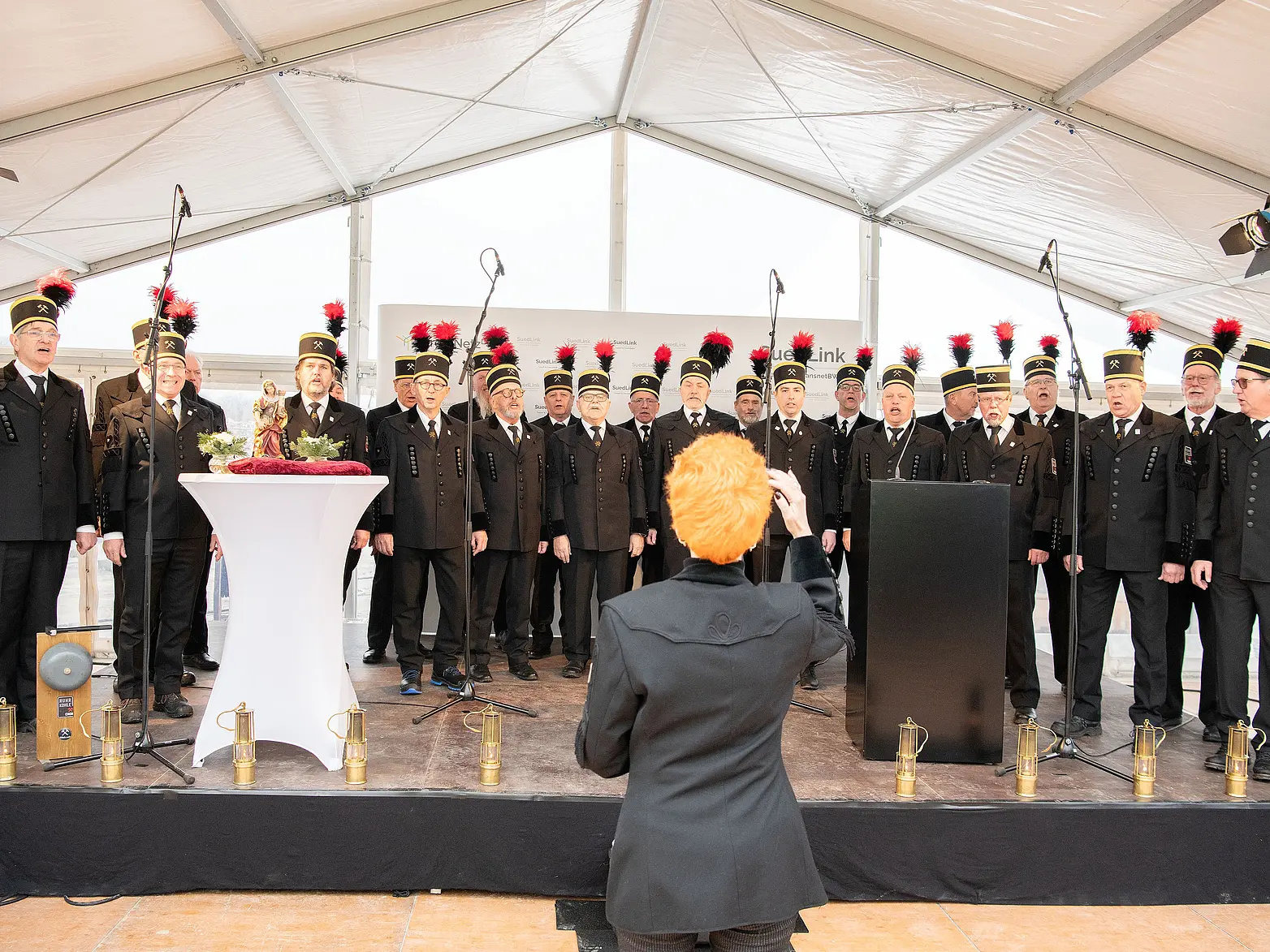 Ein Chor singt.