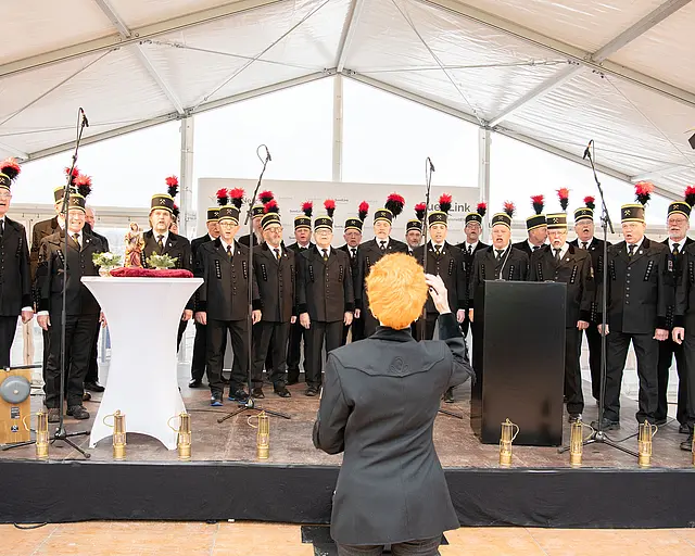 Ein Chor singt.
